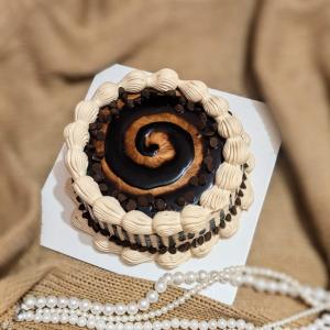 Chocolate overloaded cake 1/2 pound